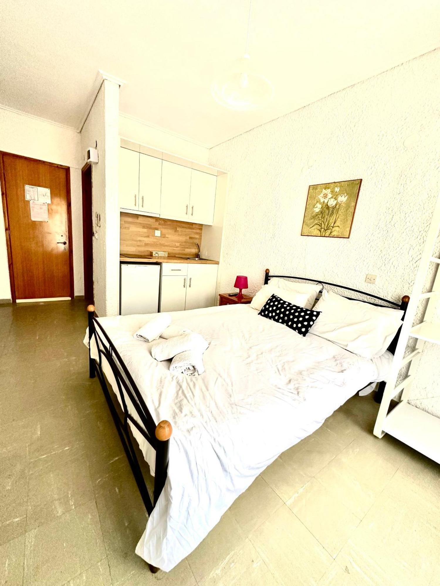 Katerina Apartments Neos Pirgos Room photo